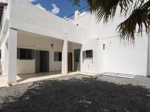 Casa lote propio 8.66x24, terraza, jardín, 3 baños, parrilla