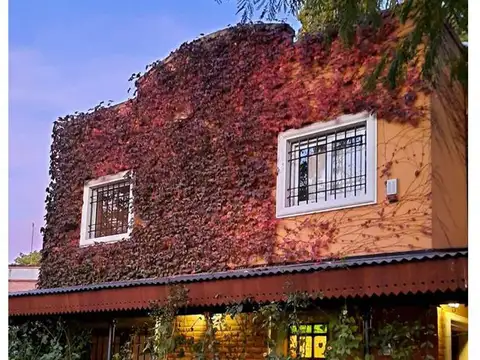 Casa 3 ambientes con 2 baños