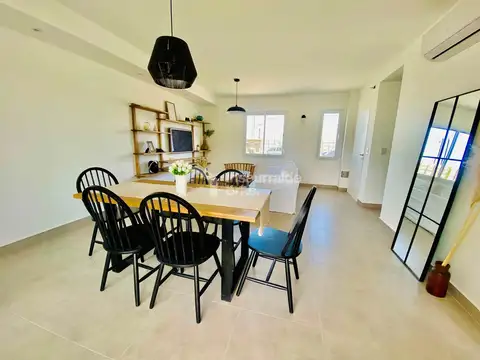 Los Lobos 741, Garin 700