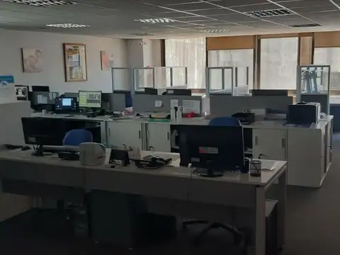 Oficina en Venta con 2 cocheras