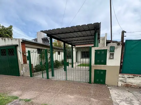 Departamento tipo casa en alquiler en Merlo Sur