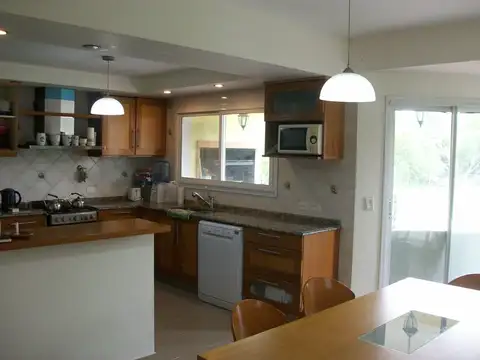 Casa en Venta con 3 cocheras