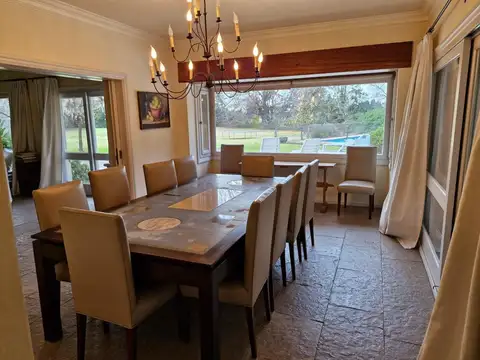 Casa 7 ambientes con 5 baños