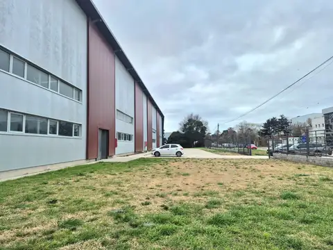 Excelente nave en Parque Industrial
