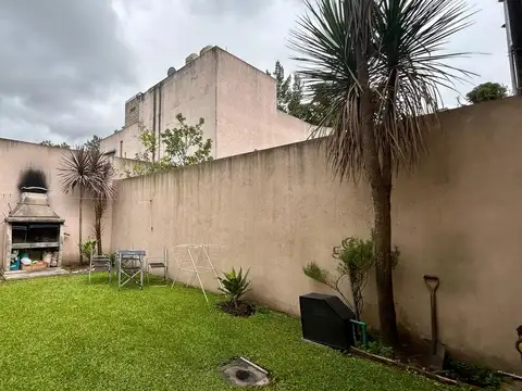 VENTA DUPLEX CON JARDIN Y COCHERA - CANNING CENTRO