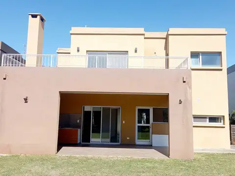 Casa en San Eduardo pilar del este 100