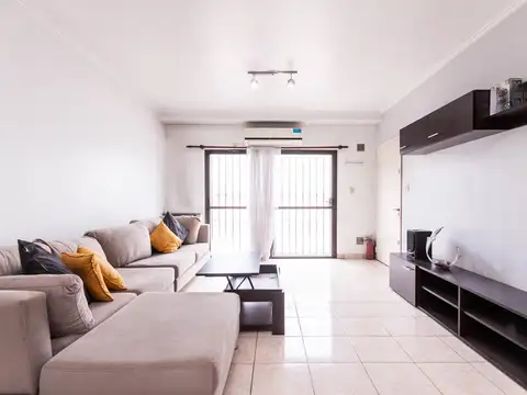 Depto Tipo Casa en Alquiler en Lanus, $ 800.000