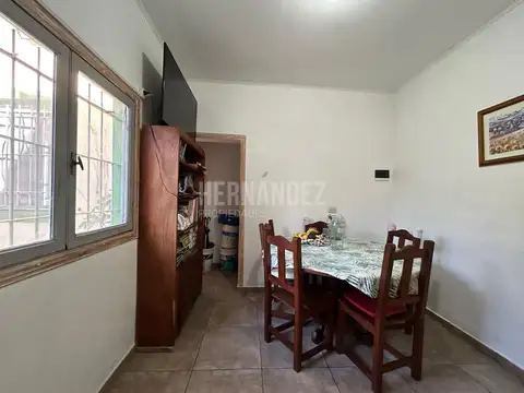 DEPARTAMENTO 3 AMBIENTES, PATIO Y GALERIA CON PARRILLA