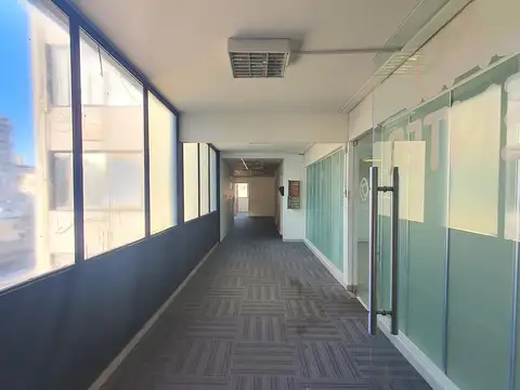 Oficina 6 ambientes con 2 baños