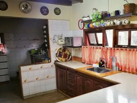 Casa 6 ambientes con 4 baños