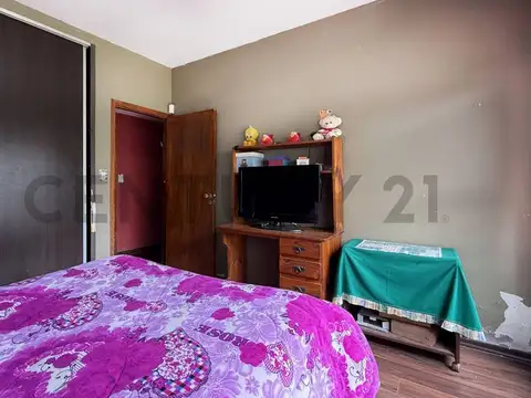 Oficina 9 ambientes con 5 baños