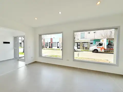 Local a estrenar en venta en lujan centro Rawson esquina almirante brown con patio