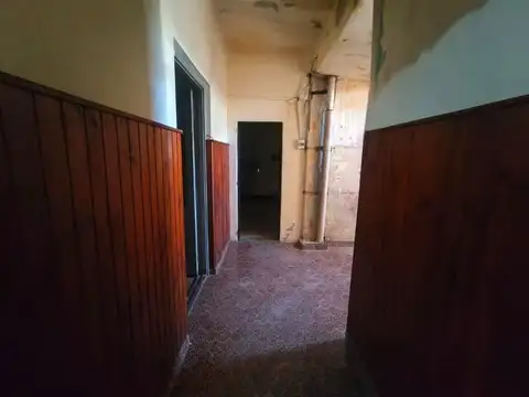 VENTA CASA  3 AMBIENTES CON COCHERA Y LOCAL