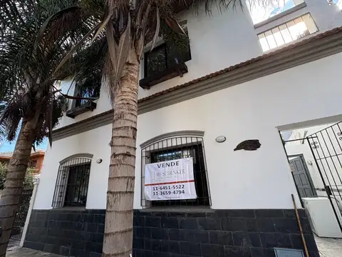 Venta. Villa Devoto. PH 3 AMB CON ENTRADA INDEPENDIENTE AL FRENTE. En 2 Plantas. A estrenar. Renovado a nuevo.