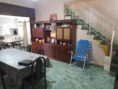 Departamento tipo casa en venta en Liniers