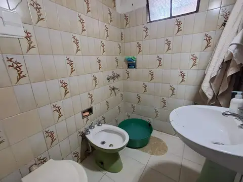 IDEAL FAMILIA TRABAJADORA... PATIO CON PERGOLA DE JAZMIN   HERMOSA