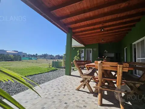 Casa 3 ambientes con jardín en venta - Barrio Los Juncos Lujan con financiación