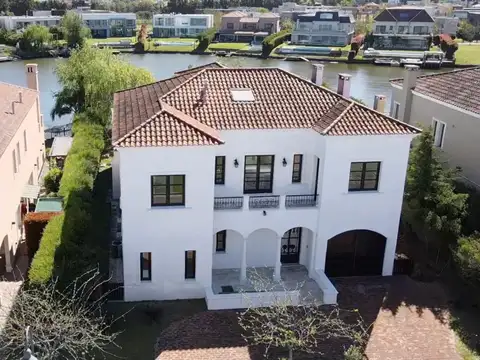 Venta casa 7 ambientes, Cabos del Lago, lago central