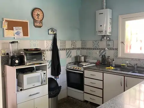 Casa 9 ambientes con 3 baños