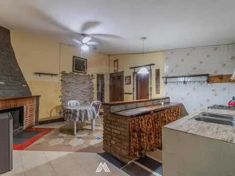 Casa 10 ambientes con 4 baños