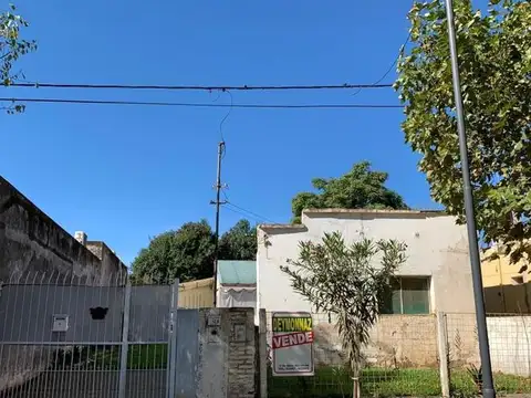 Venta Casa a reciclar con Importante Lote en Colón