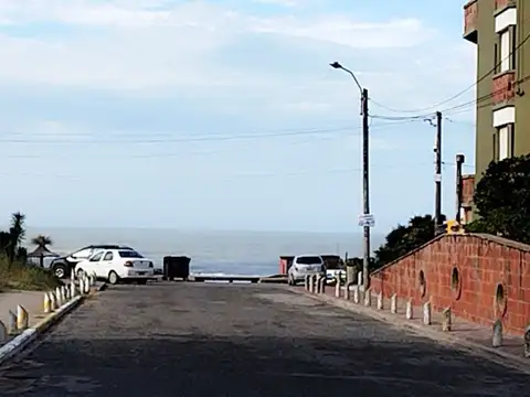 Paseo 103 bis 100, Piso 1