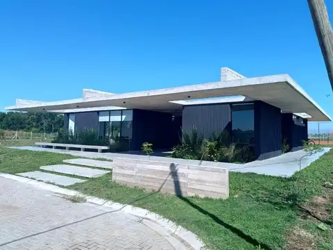 Oportunidad. Lote Perimetral En Barrio Village Joven. Bella