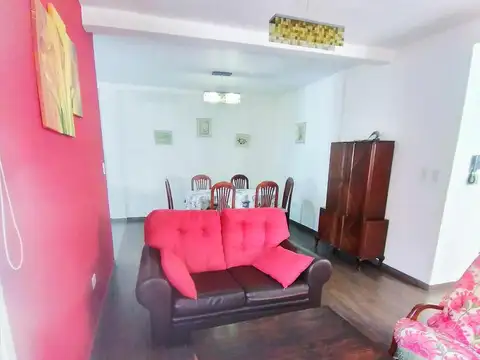Excelente Casa de 5 ambientes con parque