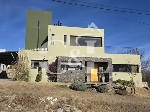 Casa 5 ambientes con 4 baños