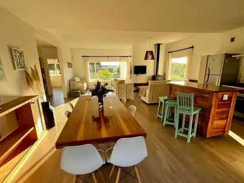 Casa 3 ambientes con 2 baños