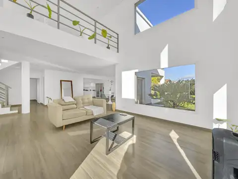 VENTA-CASA-CANNING-6 AMBIENTES-PILETA-PARRILLA-JACUZZI-COCHERA-LAVADERO