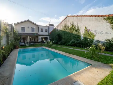 HERMOSA CASA EN BARRIO INGLES - HURLIGHAM - 3 DORMITORIOS APTA CRÉDITO