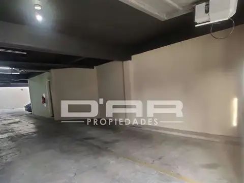 Cochera Cubierta En Edificio Nuevo  Bajas Expensas 