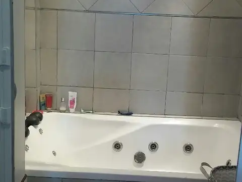 HERMOSA CASA A NUEVO! A SOLO 100 MTS. DE RUTA 205