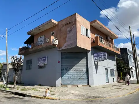 GALPÓN DE 180 M² CUBIERTO Y 35 M² DESCUBIERTO CON DOBLE INGRESO
