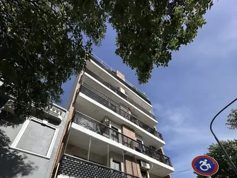 VENTA HERMOSO DUPLEX 3 AMB CONTRAFRENTE C/ BALCÓN , QUINCHO REFACCIONADO A NUEVO /VILLA PUEYRREDON