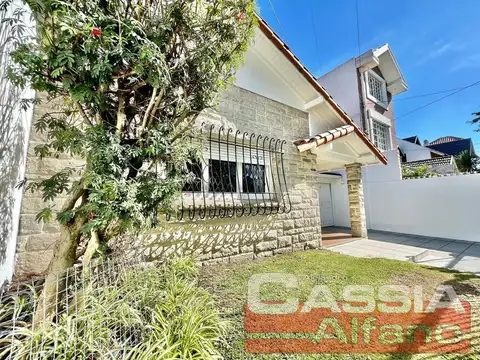 Casa 6 ambientes con 3 baños