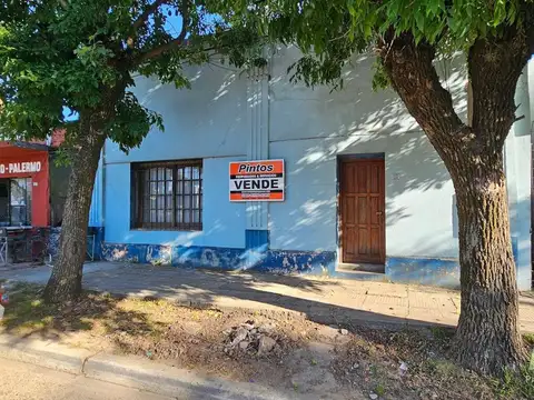 Prodiedad situada sobre calle Cettour, entre San Martin y Centenario. SAN JOSE.