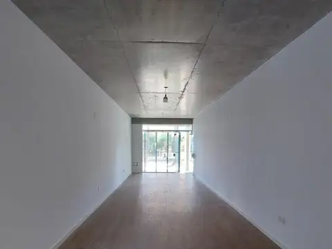 LOCAL 43M2 CON BAÑO - MUY BUENA UBICACION