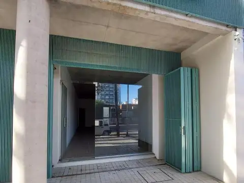 LOCAL 43M2 CON BAÑO - MUY BUENA UBICACION