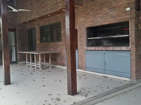 Casa 6 ambientes con 3 baños