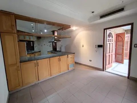 Casa 7 ambientes con 5 baños