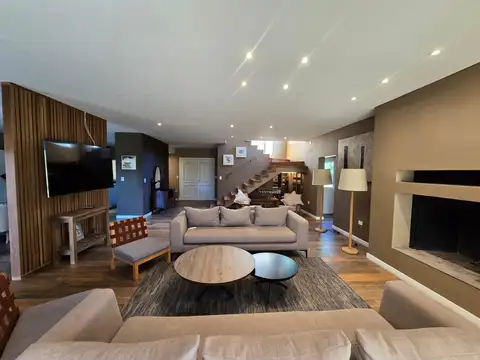 Casa 5 ambientes con 3 baños