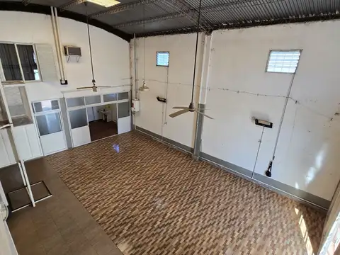 Local en Venta Via Púb.