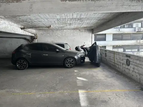 Cochera, 05-04, 1° de mayo al 900