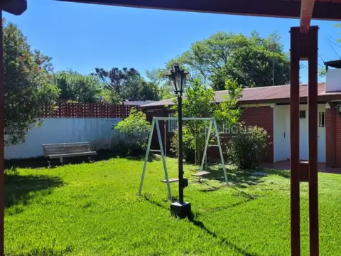 Casa 5 ambientes con 2 baños