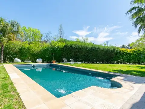 Casa en Venta con 2 cocheras