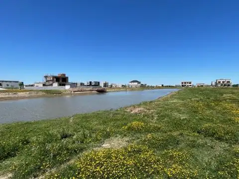 VENTA LOTE EN ESQUINA CON BAJADA AL AGUA,BARRIO MAGALLANES, PUEBLOS DE PLATA.