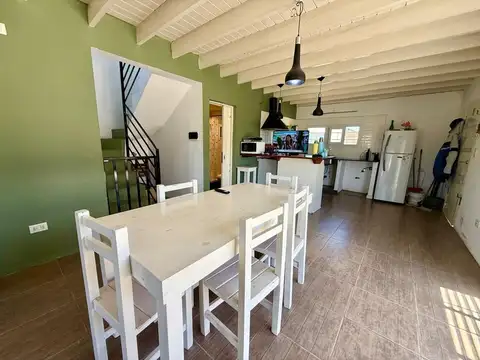 Casa 4 ambientes con 2 baños