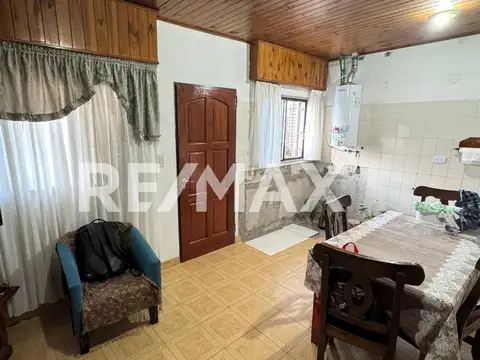 Casa 5 ambientes con 1 baño